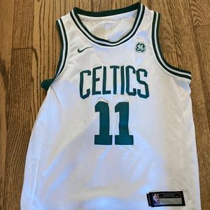 Kyrie Irving Celtics jersey fits like a youth medium